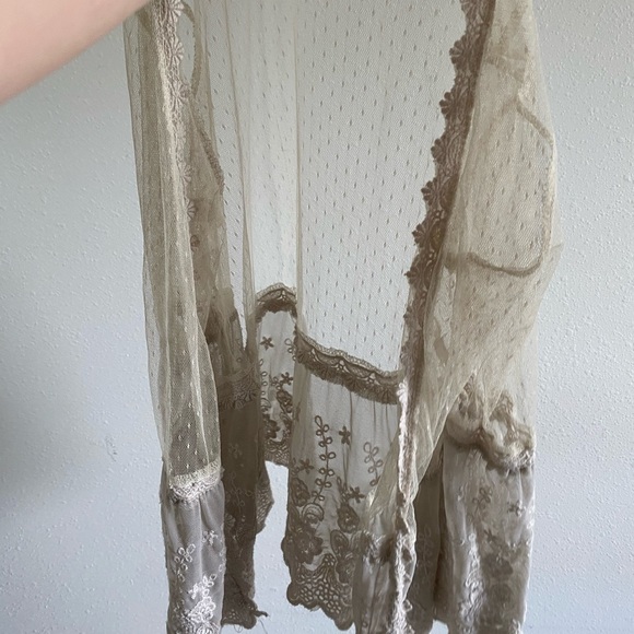 🤍 Lace Cover up ✨ - Picture 2 of 5